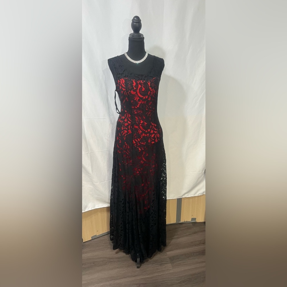 Chic Black and Red Lace Backless Dress